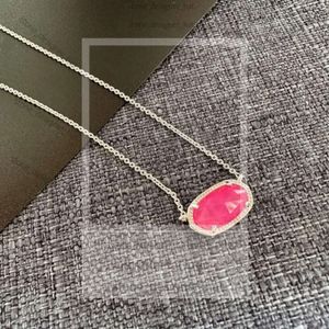 Diseñador Kendrascott Jewelry ELISA Estilo de Instagram Estilo de Instagram Simple y fresco Rododendro rosa Azalea Collar de collar de clavícula para mujeres 2136