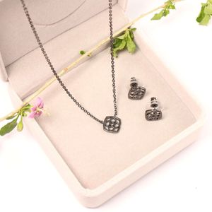 Ontwerper Kendrascotts Kendras Scotts Sieraden Dira Minimalistisch Temperament Rose Flower Gunmet Collarbone Keten Sieraden Vrouwelijke pistool Zwart ketting EAR0594