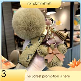 Designer porte-clés tête d'ours en cuir boule de fourrure pendentif porte-clés arc voiture pendentif en métal mode personnalité créative mignon 729