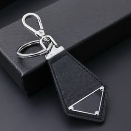 Designer Keychain Fashion Men Women Car Leather Letter Triangle Key Chain Lanyard Poled Gold met Box Top