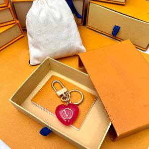 Llavero de diseño Llavero en forma de corazón Colgantes de amor de moda Llavero de oro Adorno de coche Llaveros Bolso de lujo Encanto Llavero de moda