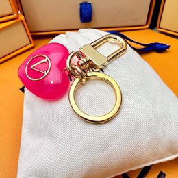 Llavero de diseñador Bolso de lujo Encanto Llavero en forma de corazón Colgantes de moda Llavero de oro Llaveros de adorno de coche 2308048Z