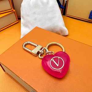 Llavero de diseñador Bolso de lujo Encanto Llavero en forma de corazón Colgantes de amor de moda Llavero de oro Llaveros de adorno de coche 2308048Z