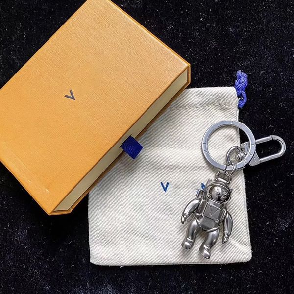 Diseñador llavero de lujo llavero bolsa encanto clásico carta llavero coche encanto señoras moda tendencia regalo astronauta hombres creativos pareja exquisito bueno