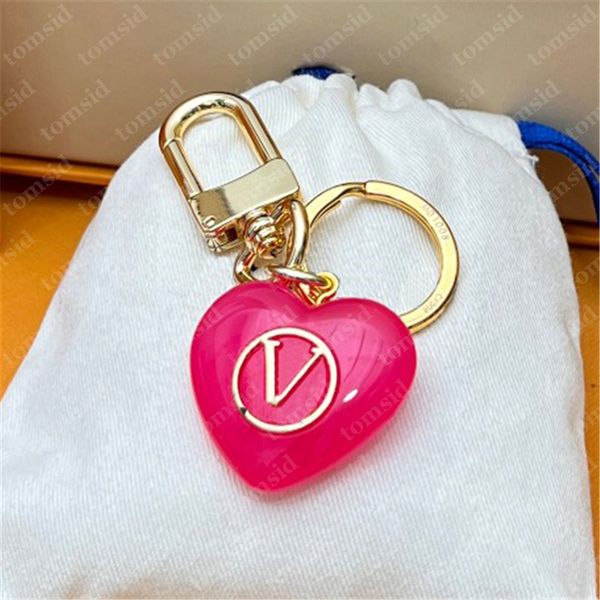 Diseñador Keychain para mujer Pink Heart Key Ring Luxury Keychain Classic Letter