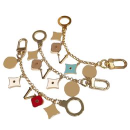 Porte-clés de styliste élégant pour femmes, pendentif de sac de voiture, lettre conçue en 3 couleurs