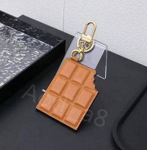 Porte-clés de luxe de luxe noir brun barre de chocolat porte-clés en cuir porte-clés en métal classiques monogramme porte-clés de voiture pour charme hommes femmes pendentif de sac de mode