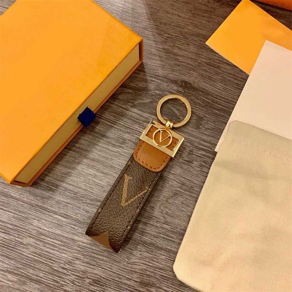 Porte-clés de luxe pour hommes avec lettres de boucle plaquées or portachiavi sac charme lanière pendentif voiture cuir classique porte-clés pour femmesLXQM