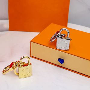 porte-clés designer luxes designers mens porte-clés avec serrure en or lettres classiques porte-clés pour femmes hommes portefeuille porte-clés sac accessoires de voiture