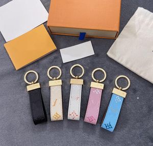 Porte-clés de styliste multicolore pour femmes et hommes, sac en cuir marron, lanière, accessoires plaqués or, lettre