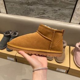 Designer Kaki Laars Bagage met Wielen Sneeuw Uggsboot Tasman Slippers Arizona Ug Ontwerpers Sneakers Enkel Zachte Rode Korte Laarzen Ultra Mini Platform Klassieke Slippers