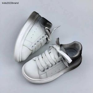 Designer enfants chaussures de basket-ball garçons filles baskets dégradé couleur design bébé chaussure taille 26-35 y compris la boîte à chaussures de marque