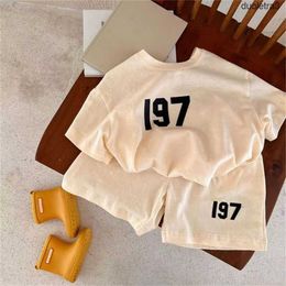 Designer Enfants Vêtements Ensembles Garçons D'été Ess Survêtements Casual Lettre Bébés Filles Enfant T-shirts Pantalons Nourrissons Enfants À Manches Courtes Top Shorts Jeunesse Toddler C W9XF