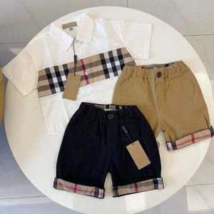 Designer Kinderkleding: Trendy Boys 'Summer Set met geruite shirt en shorts, perfect voor high-end kindermode |Stijlvolle kinderkledingsets voor elke gelegenheid