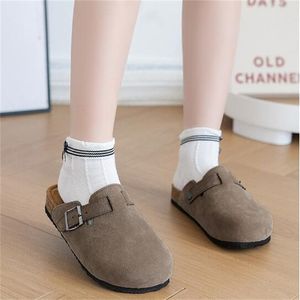 Designer kinderen kurk platte pantoffels mode lederen dia's jongens meisjes strand sandalen klompen tas hoofd antislip kinderen casual schoenen