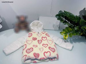Designer Kids Down Jackets Love Pattern Plush Fabric Baby Winter Kleding Maat 100-150 cm Splicing Design Design Hooded Out-meter Aug16