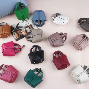 Sacs à main pour enfants de créateurs Sacs à bandoulière pour bébé Étui Airpods Décorations mignonnes Présent Modèle de sac à main Sacs à main pour enfants Cadeau Filles Sac à bandoulière Poupée Barbie Un ensemble de 13 couleurs HBP