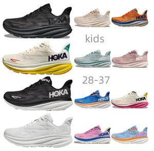 Designer kinderen Hoka One Clifton 9 Athletic hardloopschoenen Bondi 8 Carbon X 2 Sneakers Schokabsorberend Road Fashion Heren Dames Dames Heren Kinderschoenen Maat 28-47
