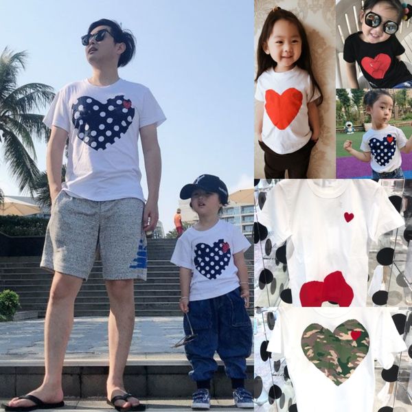 Designer Enfants coeur rouge T-shirts Parenting femmes hommes Vêtements Vêtements de famille Garçons Filles Été coton T-shirt Enfants hauts t-shirts