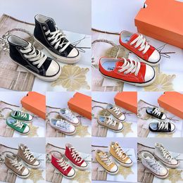 Designer Kids Running Shoes jouent Love With Eyes Hearts 1970S Children Big Eyes Eyes Beige Classic Casual Skateboard et Boys Girls Sports Chaussures 26-36