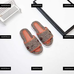 Designer Kids Sandalen Girl Slippers Kind Metal Decoratie schoenen Boys Fashion Shoes Summer Baby Glaides Doos Packaging Children's Size 26-35