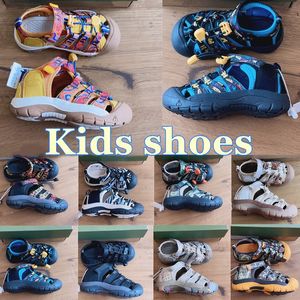 Designer Kids Boys Sandals glissent les tout-petits chaussures classiques sandales d'été bébé filles enfants jeunes pour bébé patauge