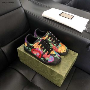 Chaussures de créateurs pour enfants de haute qualité Coloral Floral Print Baby Sneakers Taille 23-35 Boîte de livraison gratuite Emballage Juin 20 juin