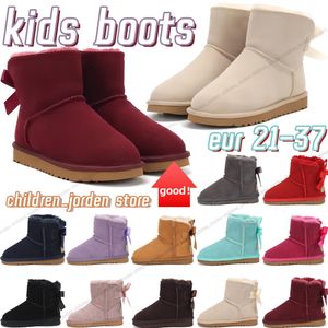 Diseñador de zapatos para niños botas uggi Entrenadores uggitys Chicos jóvenes grils Mini botas de nieve de cuero genuino Baby Classic Boot Bows Australia Children Toddler Sne b1Iy #