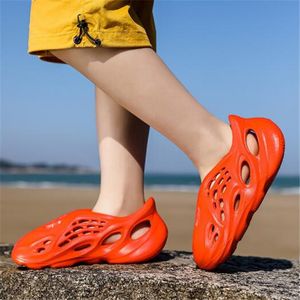 Designer enfants pantoufles sandales de course EVA chaussures noir blanc jaune enfants baskets de sport en plein air plage diapositives bébé cadeau d'anniversaire