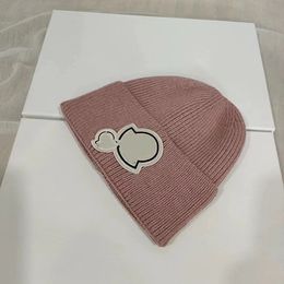 Casquette en tricot de créateur Casquette en laine Coupe-vent et chaude Casquette de haute qualité Logo couple une pièce Tendance de la mode Ajustement parfait Produit de haute qualité