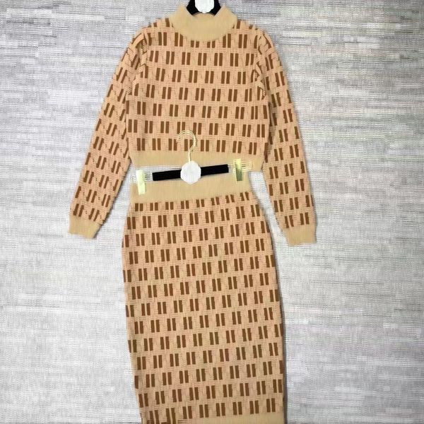 Designer tricoté deux pièces robe lettres complètes manches longues en tissu tricoté demi-robes ensembles pour jupes de luxe 2 pc taille haute sexy courte hanche portefeuille ensemble deux pièces jupe E8