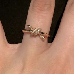 Anneau de nœud de designer Classic Diamond Ring Femmes Titane en acier or de fiançailles en or