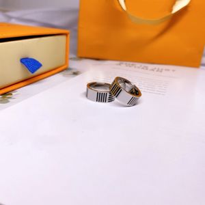 Designer L-ring Vrouwelijke titanium stalen ring Mannelijke ring Paarsieraden met roestvrijstalen sieraden Modepaarringen