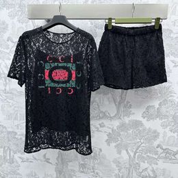 Designer kant -borduurbrief vrouwen passen bij de zomer 2024 kanten gedrukte korte mouw t shirts Linning T -stukken casual shorts sets voor dames fz2405271