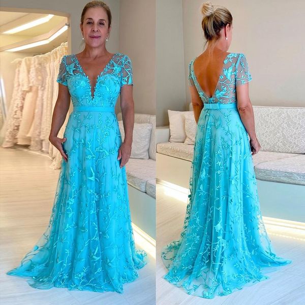 Vestidos de encaje de diseñador para madre de la novia, cuello en V, una línea, vestidos de noche sin espalda con manga corta, vestido de invitados de boda hasta el suelo