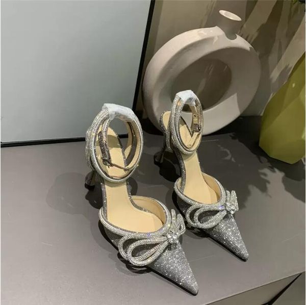 Diseñador de zapatos de vestir para mujer Rhinestone Tacones altos Crystal Bow Satén Zapato para mujer Banquete de boda Sandalias de cuero de moda Parte de baile Presentación de diapositivas