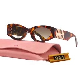 Designer Dames Ronde Frame Zonnebril Mode Goggles Mannen en Vrouwen Outdoor Strand Zon Anti-blauw Licht Straling Cat Eye Bril