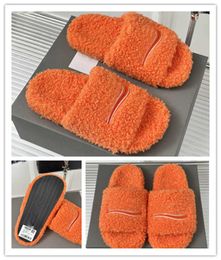 Pantoufles de créateurs pour femmes, pantoufles à fourrure moelleuses, sandales à enfiler, pantoufles en peluche orange, taille pour femmes avec boîte d'origine