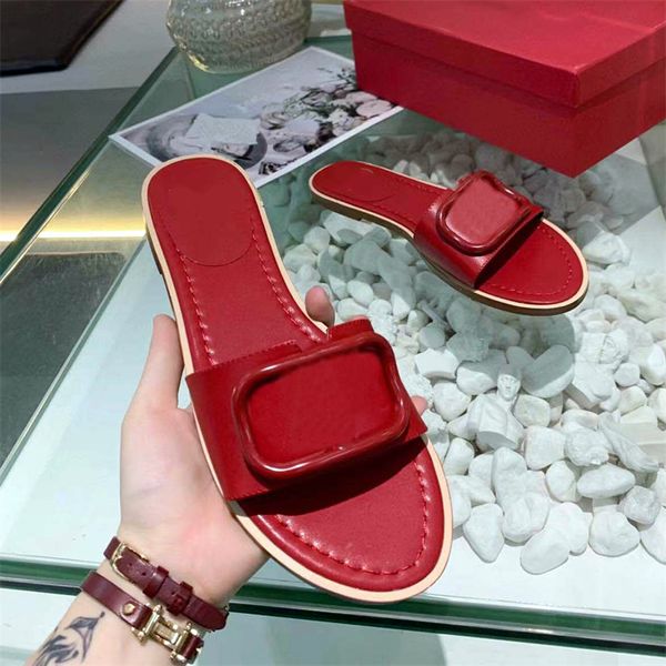 Pantoufles pour femmes de haute qualité Été Luxe Designer Mode Sandales à boucle plate Chaussures de marque Hôtel Confort Une ligne Soft Drag Beach Beach Flip-flop Box