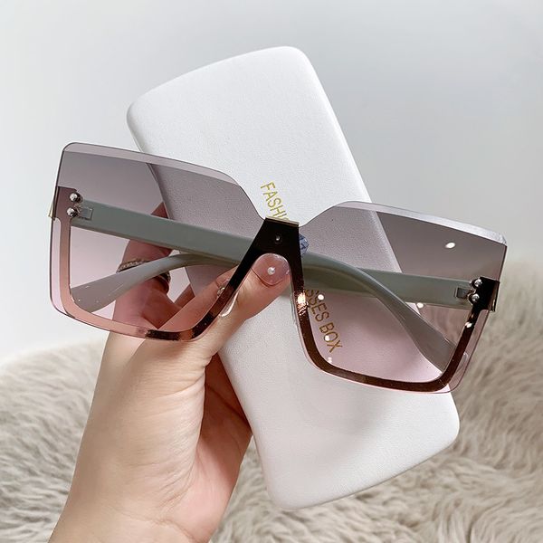 Gafas de sol de diseñador para mujer 4 colores opcionales polarizadas UV estilo cuadrado clásico PC más gafas de sol de aleación ligeras para viajerosGexing jiepai gafas de modelado