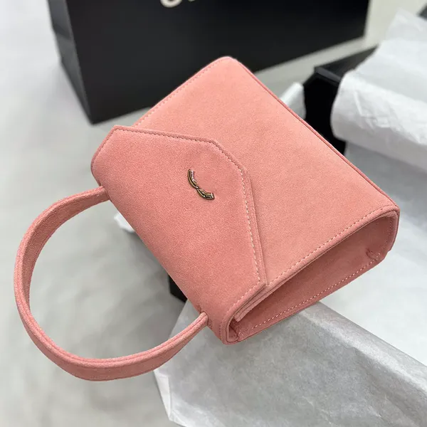 Bolso cuadrado de gamuza rosa para mujer de diseñador con asa semicircular, solapa trapezoidal, herrajes de metal plateado, 17 cm, bolso de princesa encantador de lujo, estuche para cosméticos, monedero, bolso