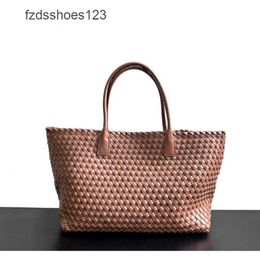 Designer Lady Tote Capaciteit Fashion Cabat Dames Handtas Universele schapenvacht Weven tassen Bottegs Bag Leather Classic Large Basket Hcyb
