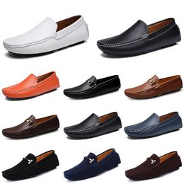 Designer Cuir Doudou Hommes Casual Chaussures de conduite Respirant Semelle souple Light Tan Noir Marine Blanc Bleu Argent Jaune Gris Chaussures plates pour hommes Chaussures paresseuses A120