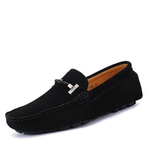 Designer Cuir Doudou Hommes Casual Chaussures de conduite Respirant Semelle souple Light Tan Noir Marine Blanc Bleu Argent Jaune Gris Chaussures plates pour hommes Chaussures paresseuses A138