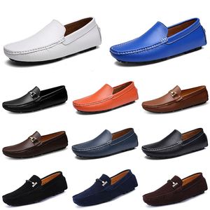 Diseñador de cuero Doudou Zapatos de conducción casuales para hombre Suela suave transpirable Bronceado claro Negro Azul marino Blanco Azul Plata Amarillo Gris Pisos para hombres Calzado Todo fósforo Zapato perezoso A122