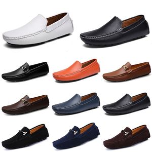 Designer Cuir Doudou Hommes Casual Chaussures de conduite Respirant Semelle souple Light Tan Noir Marine Blanc Bleu Argent Jaune Gris Chaussures plates pour hommes Chaussures paresseuses A106