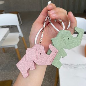 Pendentif d'éléphant en cuir de designer Pièces de sac Motif de litchi Ornement de peau de vache Décoration de sacs de porte-clés de voiture en 100% accessoires de peau de vache mignon HBP