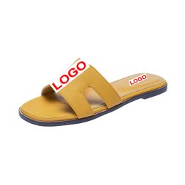 Designer lederen dames sandalen 2024-8 zomer plat schoenen mode strand dames slippers letter drag