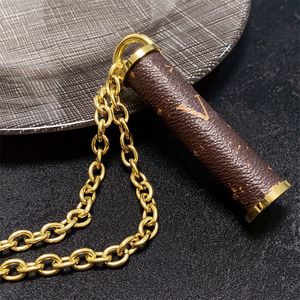 Collier à longue tendance en cuir de créateur