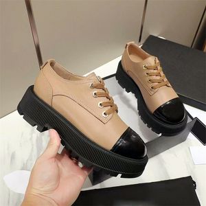 Mocasines de cuero de diseñador para mujer Primavera y otoño nuevos zapatos de vestir a juego con colores de moda aumentan los zapatos de cuero de suela gruesa para mujer caja de cordones de marca